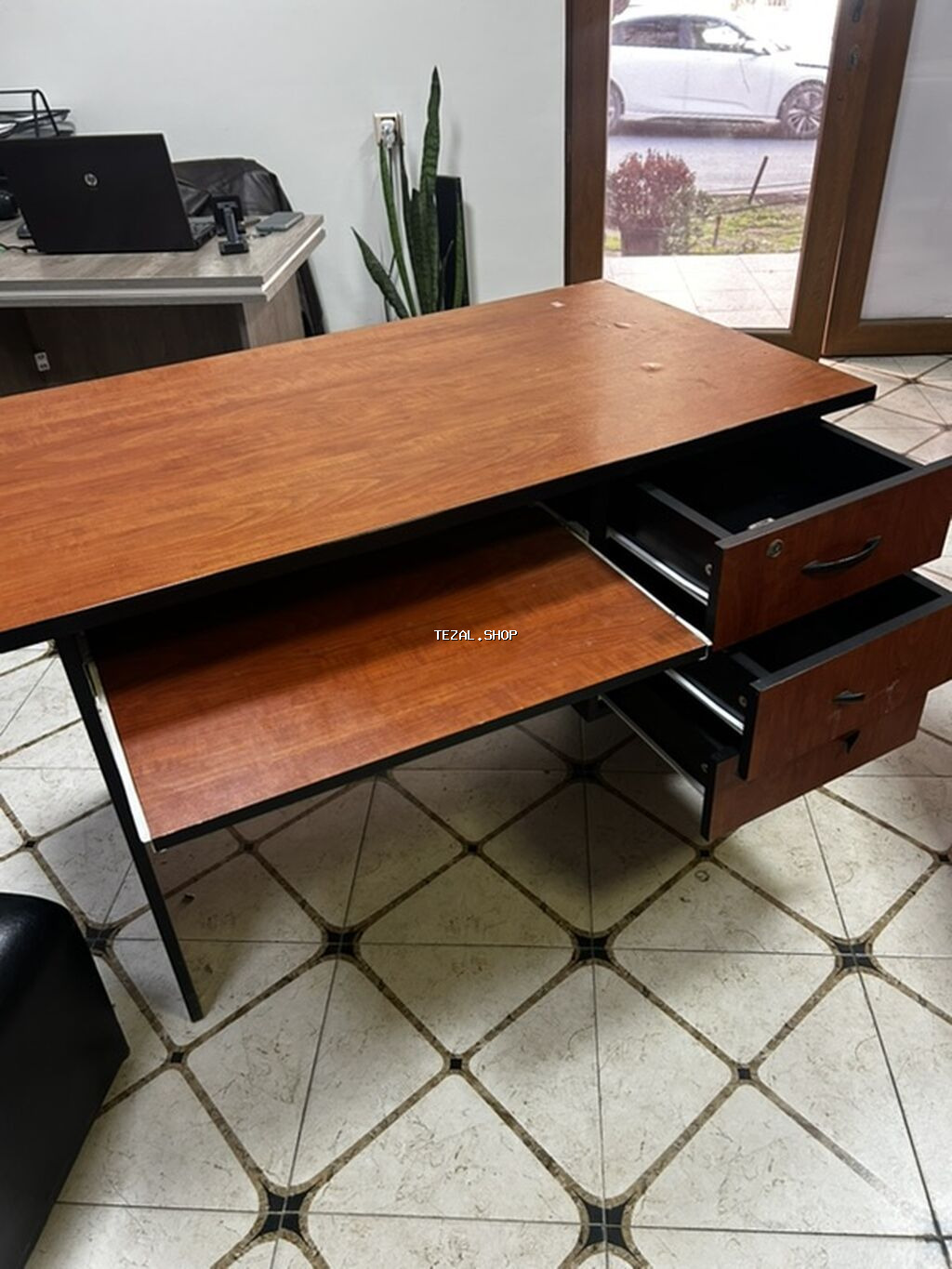 İşçi üçün, Dördbucaq masa - şəkil 4