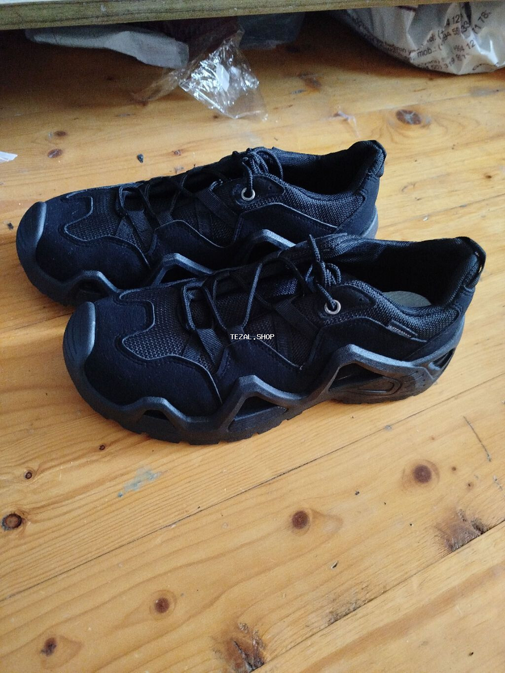 Polis botu. yenidir. 
42 razmer
istifade olunmayib.
60 azn