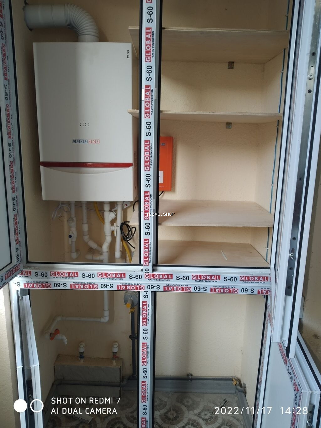 Balkon üçün plastik şkafların yığılması və quraşdırılması Ağ rəngdə 90