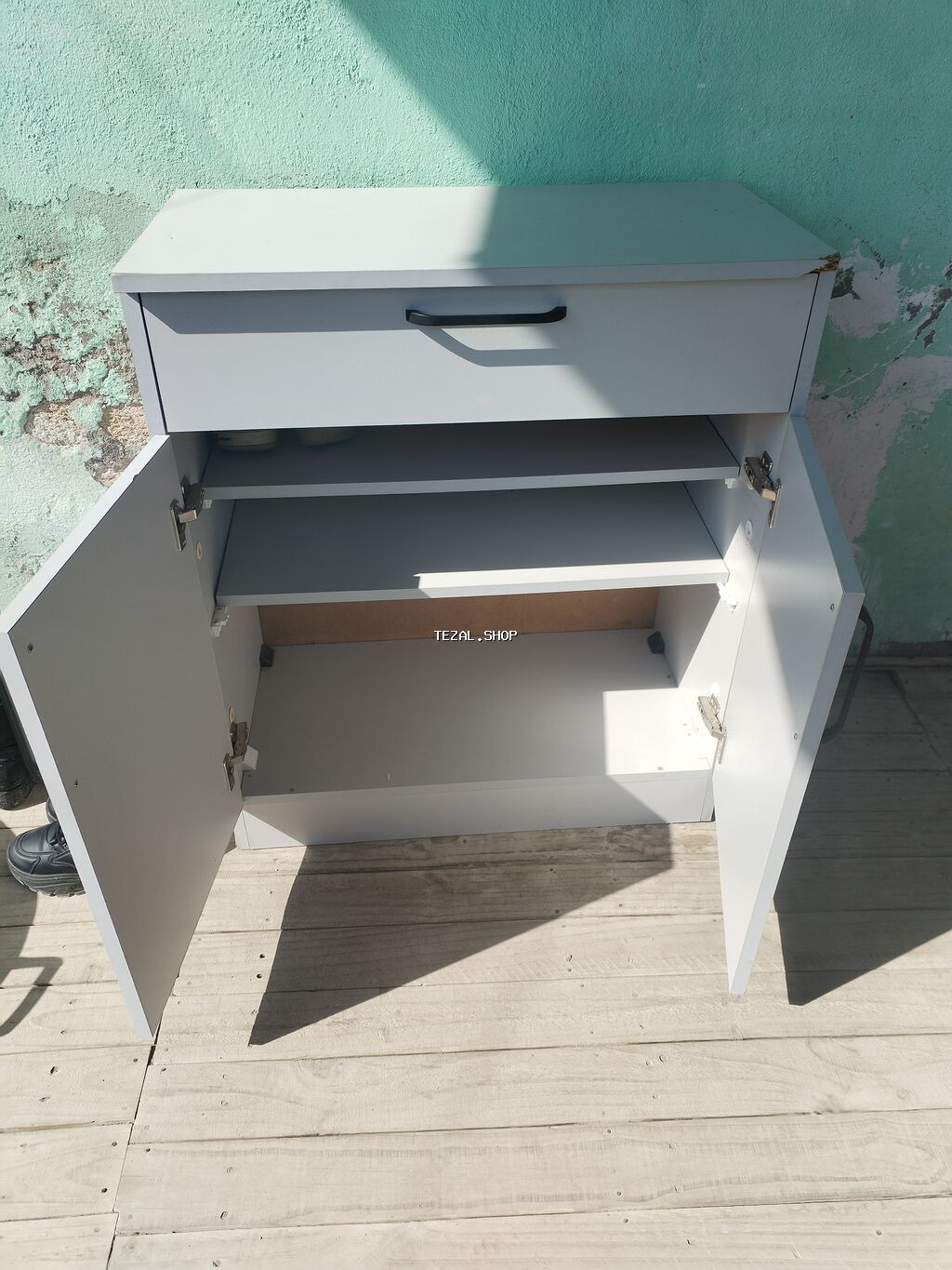 Boz rəngli çoxfunksiyalı şkaf - Dizayn: Minimal, düzbucaqlı forma