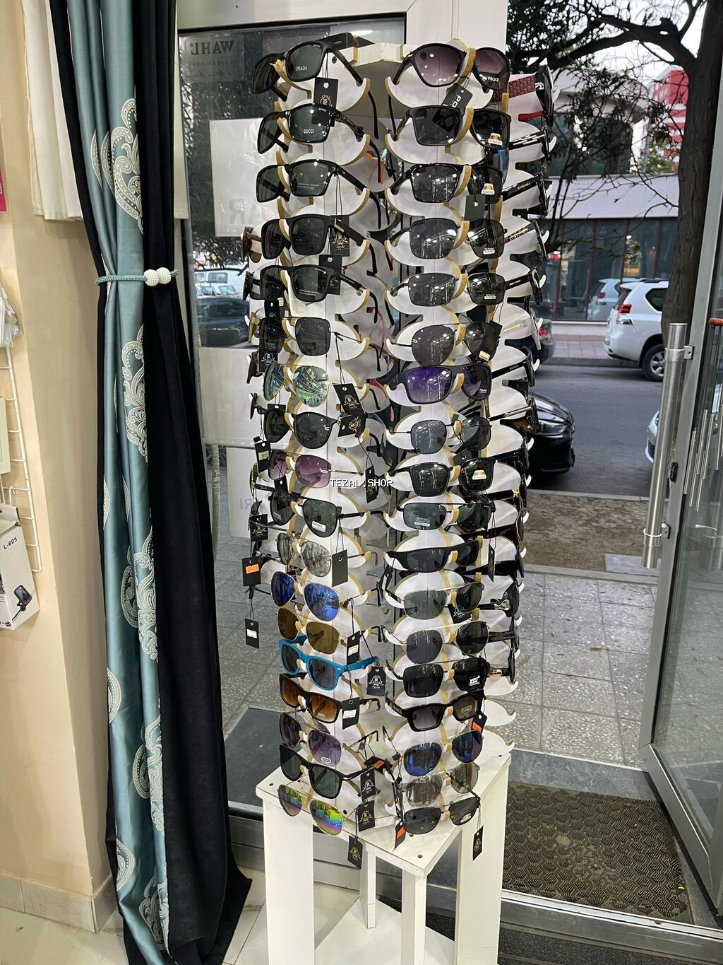 Hazir biznes (Eynek) Hazır biznes kimi satilir. Kişi, Qadin və Uşaq