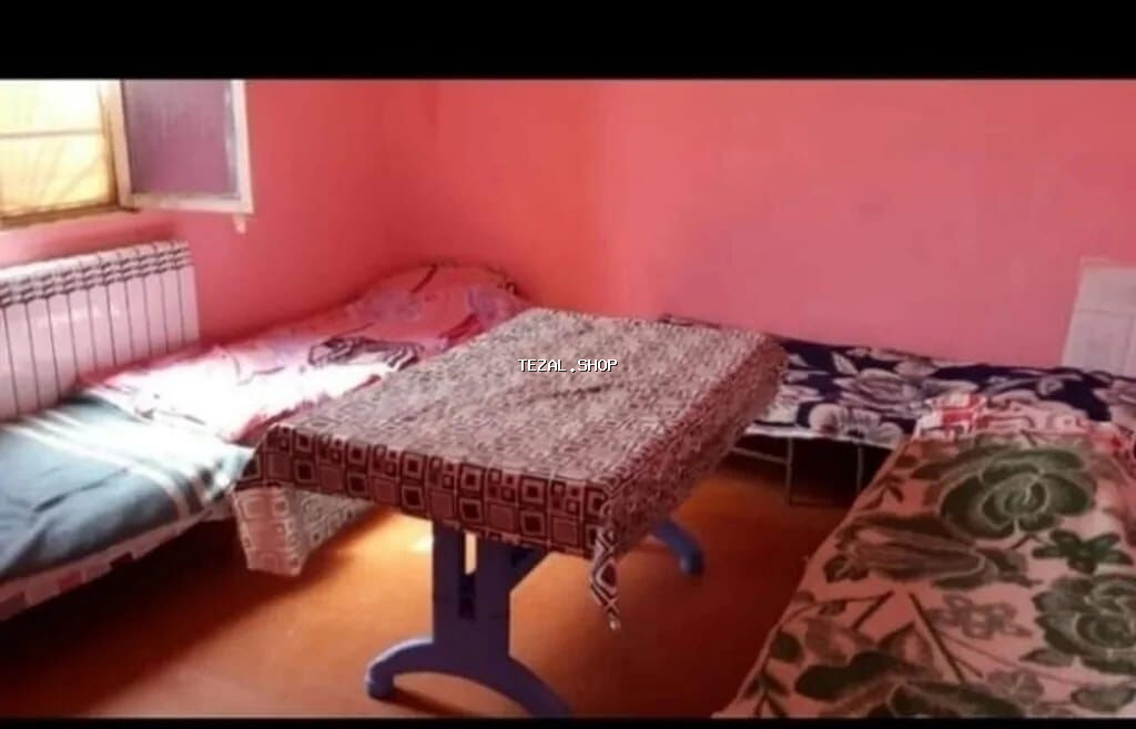 Kənd Əhmədlidə mərkəzdə poçtun arxasinda 4 otaqlı həyət evi.Yalniz