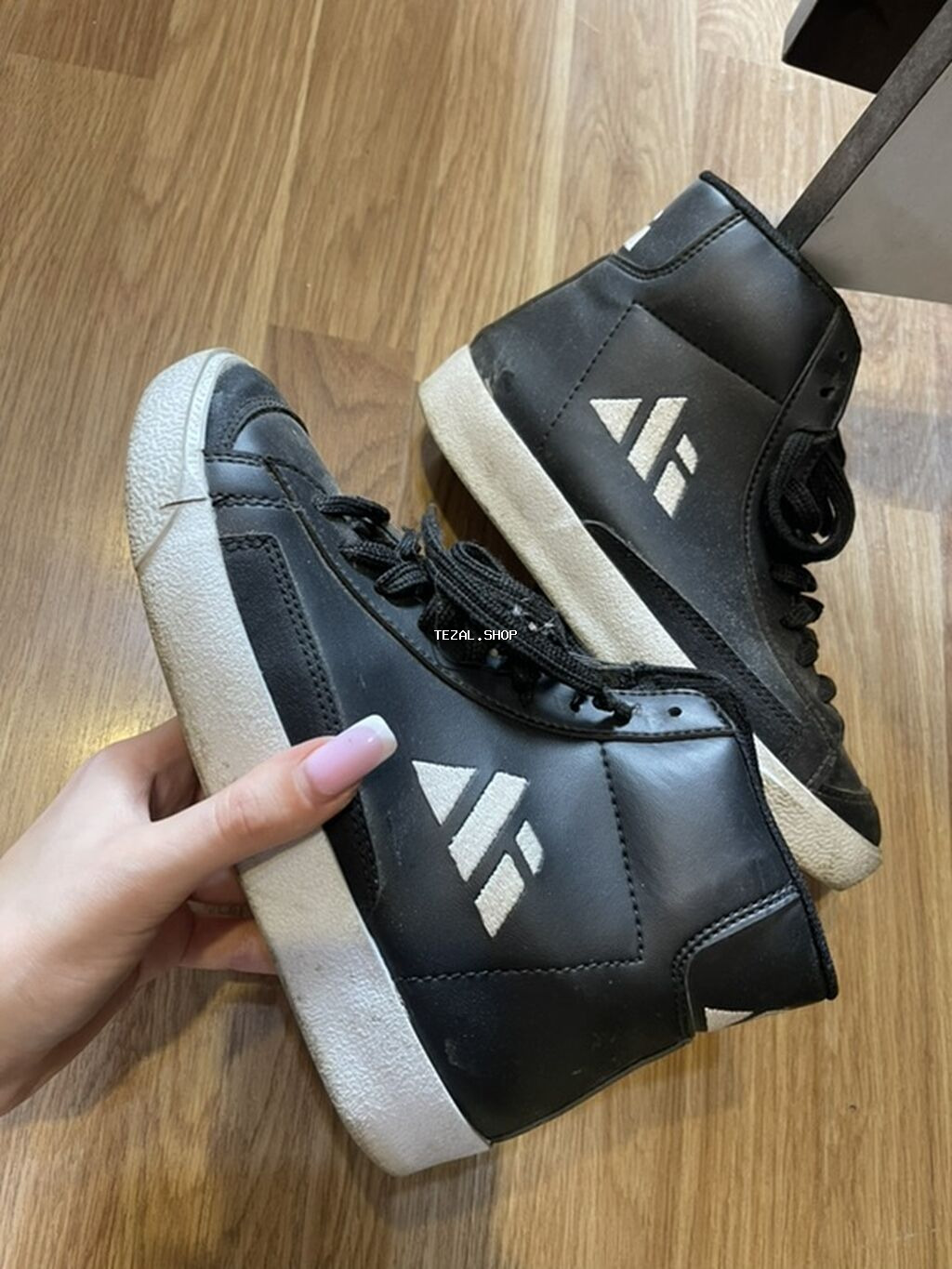 Qara rəngdə yüksək boğazlı idman ayaqqabısı - Deffekti yoxdur, 36-37