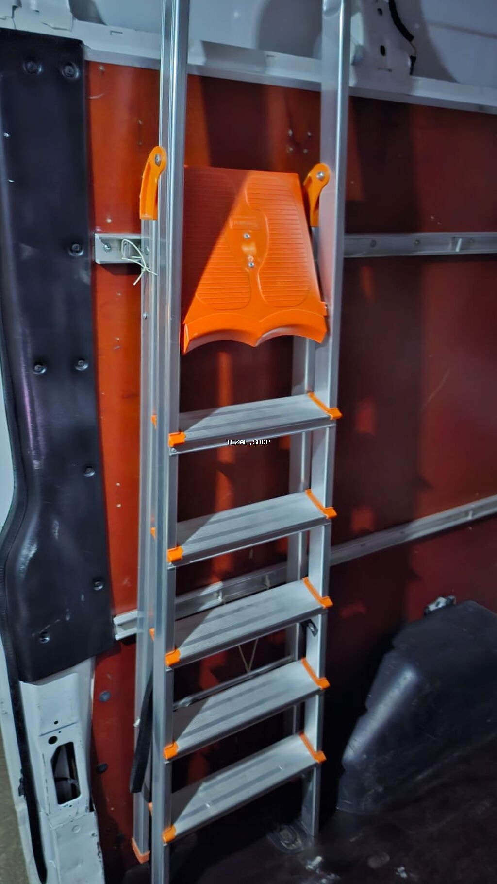 Alüminium teleskopik pilləkən - Material: yüngül və davamlı alüminium