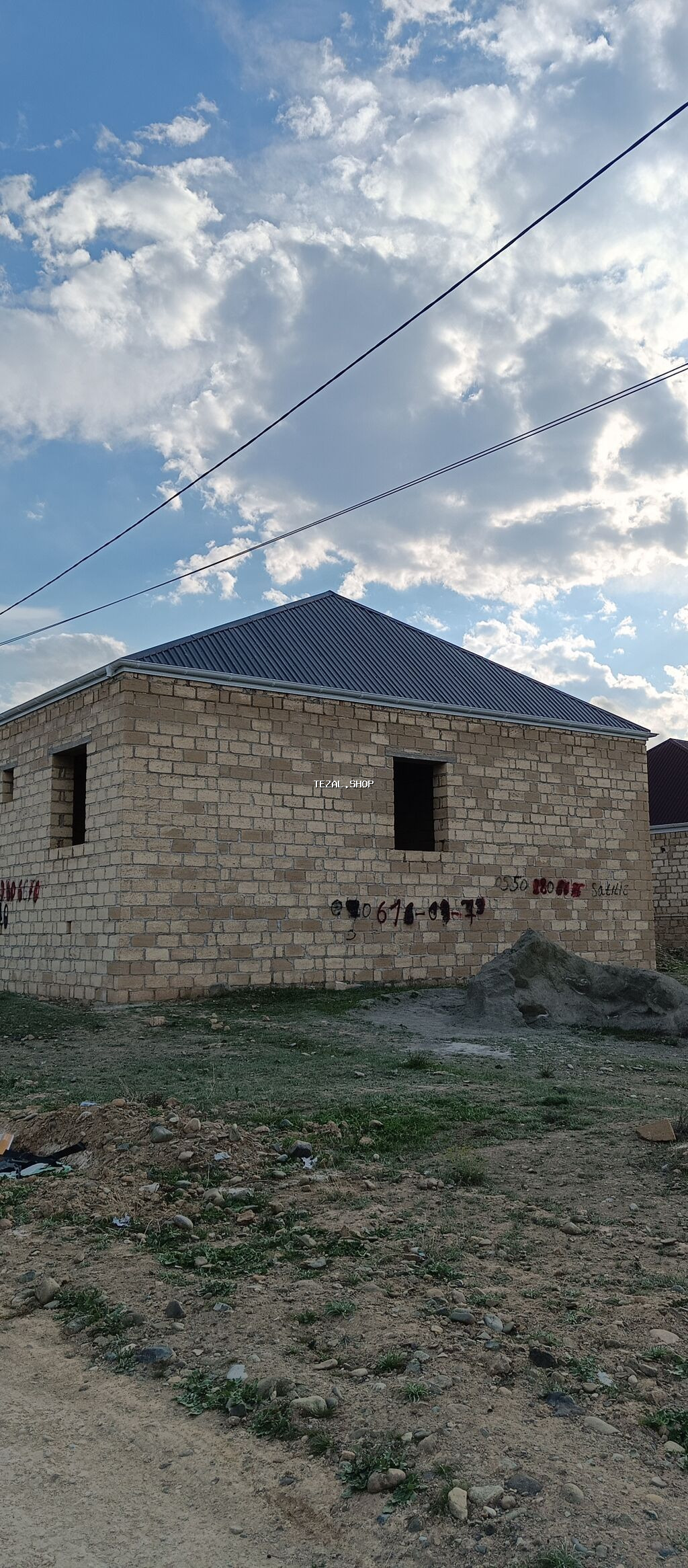 Satılır: tikinti mərhələsində fərdi yaşayış evi - Layihə: 1 mərtəbə +