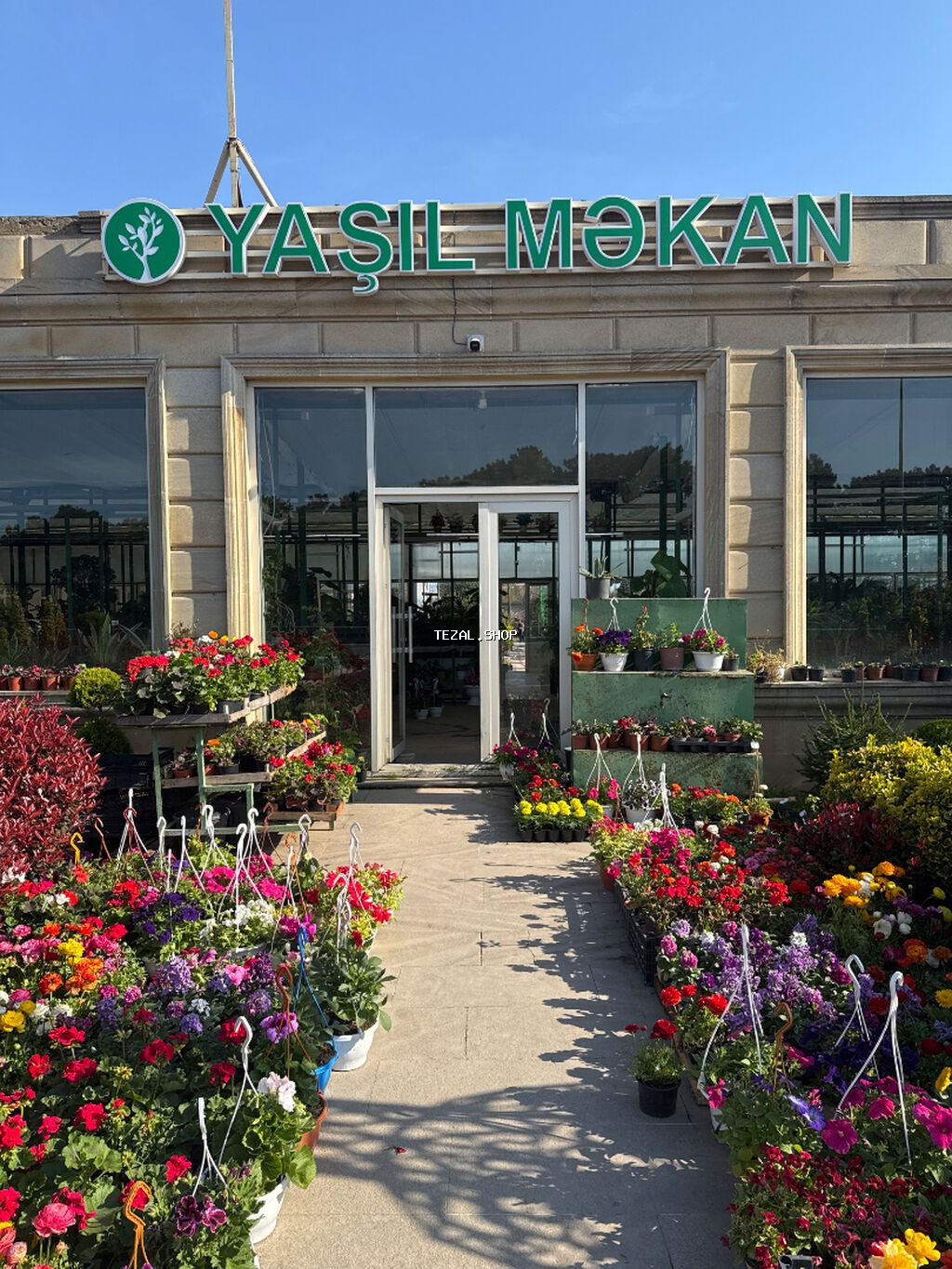 VAKANSİYA: Yaşıllıq üzrə işçi (Bağban köməkçisi) İşin təsviri: •