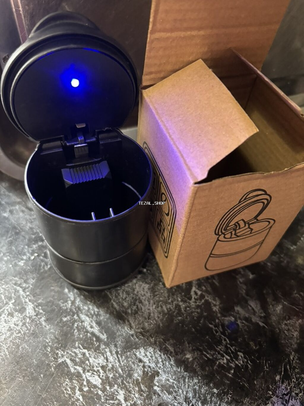 Avtomobil üçün LED işıqlı külqabı - Material: qara rəngli