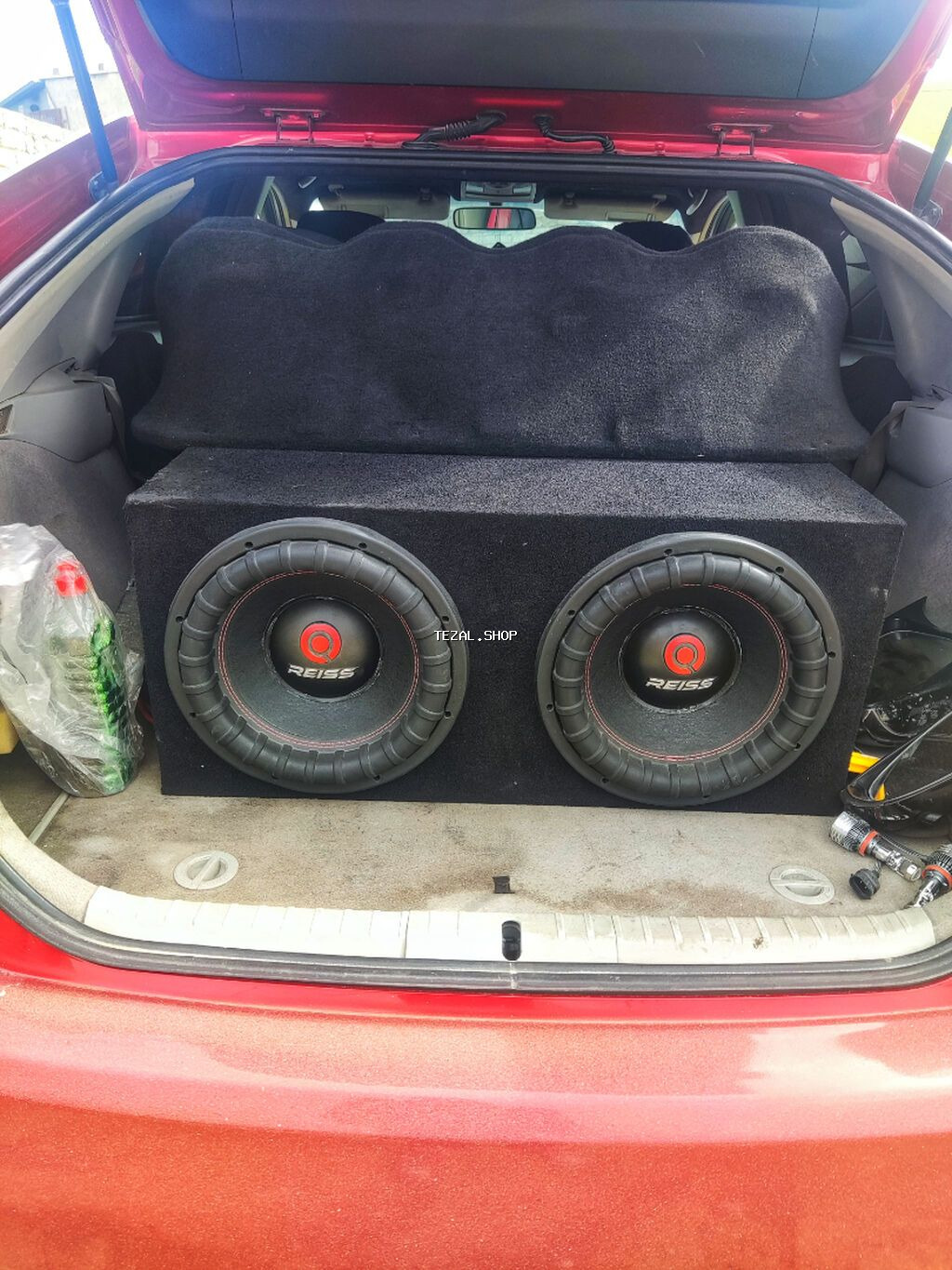 2 ədəd REISS subwoofer (12” tipli) Təxmini RMS: 800–1000W (hər biri)