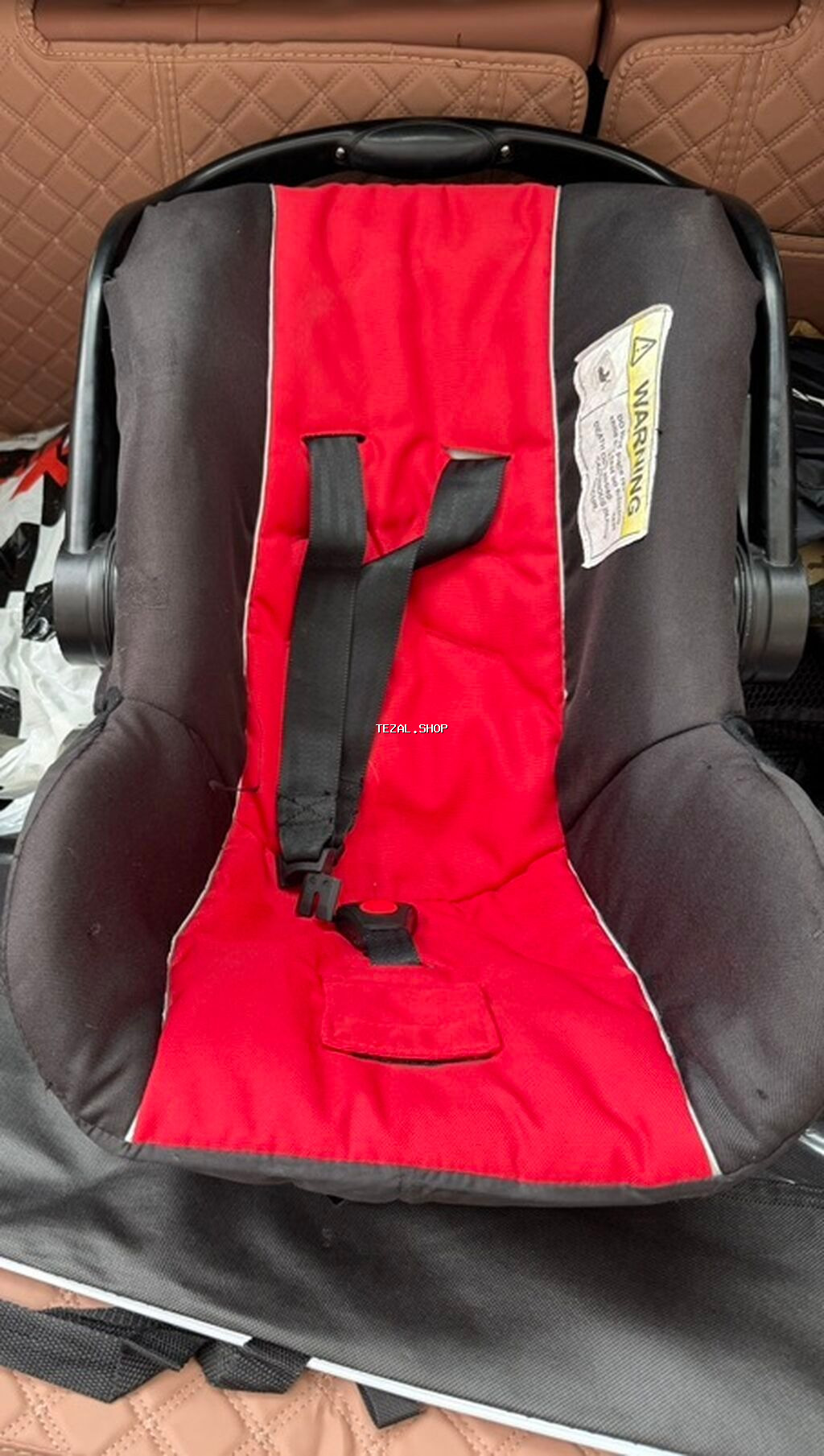 Qırmızı-qara rəngli körpə avtokreslosu - Arxa istiqamətdə