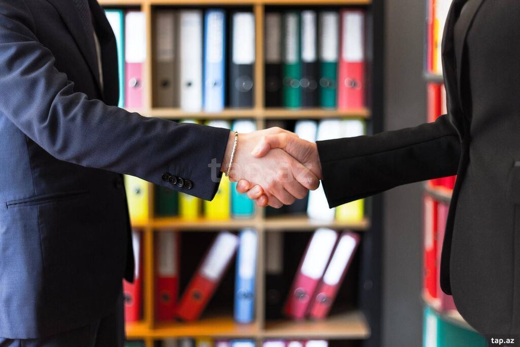 Çörək Zavodunda Ekspeditor köməkçiləri tələb olunur. Tələblər: Bəy