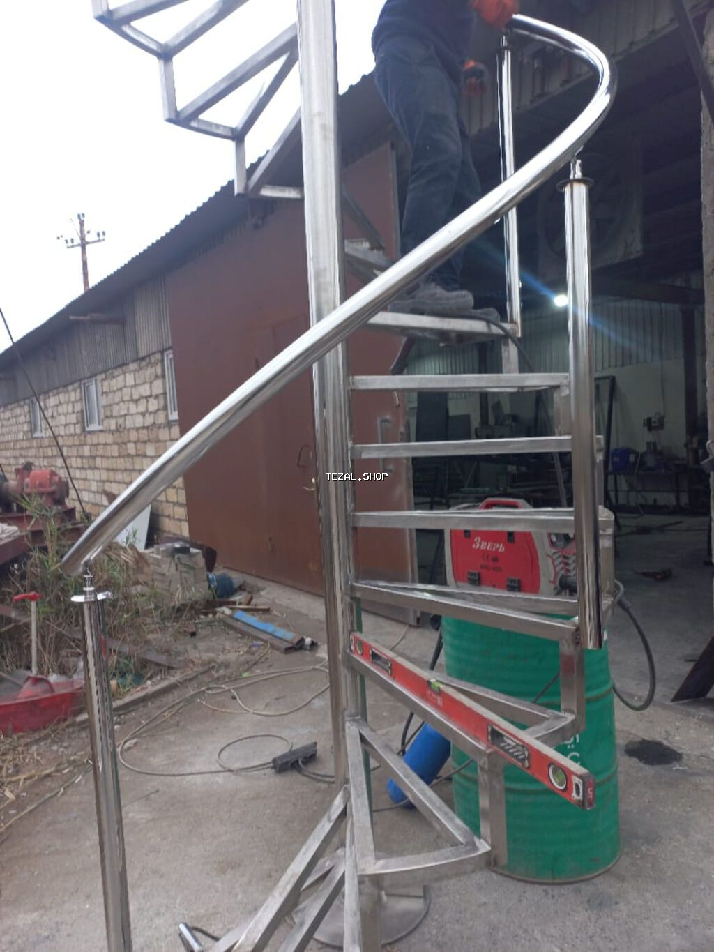 Pilləkən dizayn və layihələri. Kiçik şaquli məsafələrə bölünməklə iri - şəkil 4