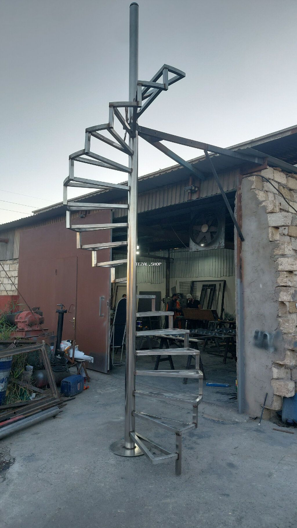 Pilləkən dizayn və layihələri. Kiçik şaquli məsafələrə bölünməklə iri - şəkil 5