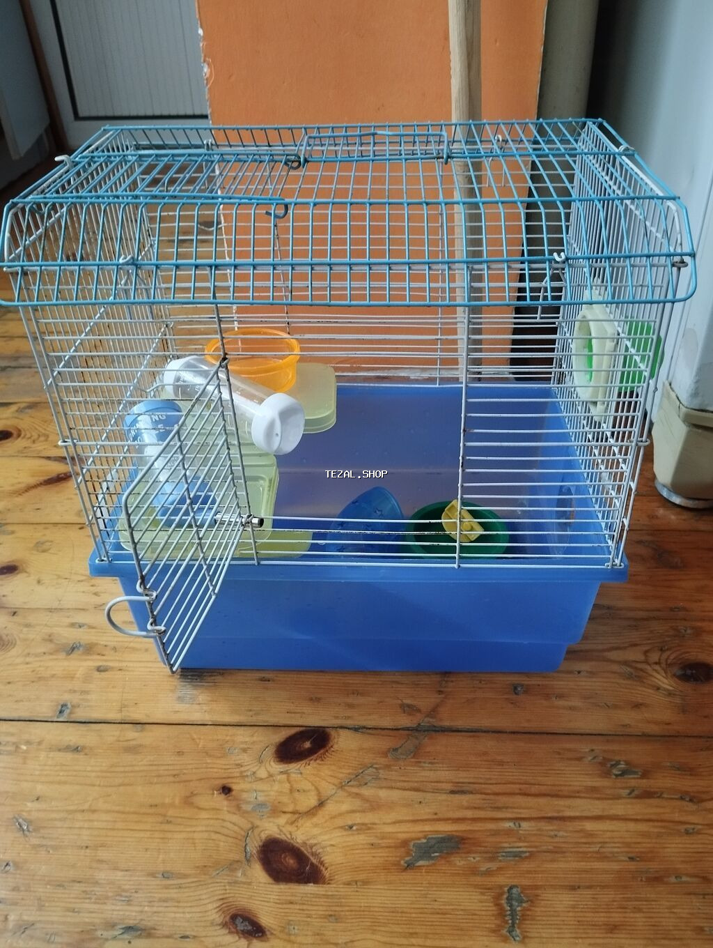 Hamster,qus qəfəsidir.təcili satılır deyə ucuz satıram və 1cə parçası