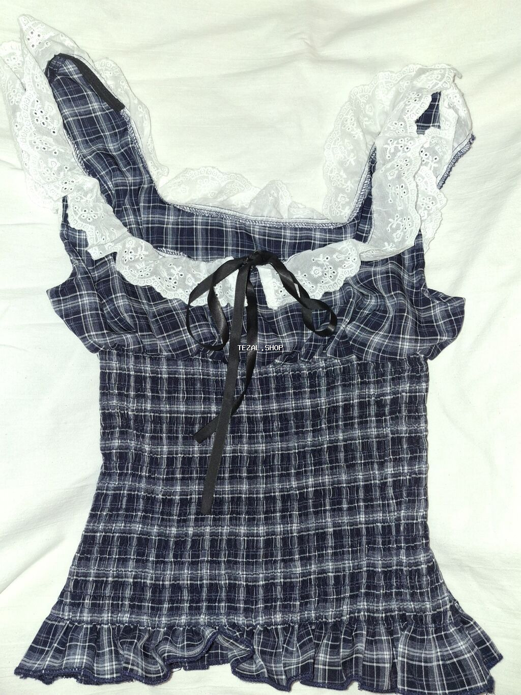 Köynək satılır. 15 Azn. Xs razmerdir. Geyinilməyib razmer səhv gəlib