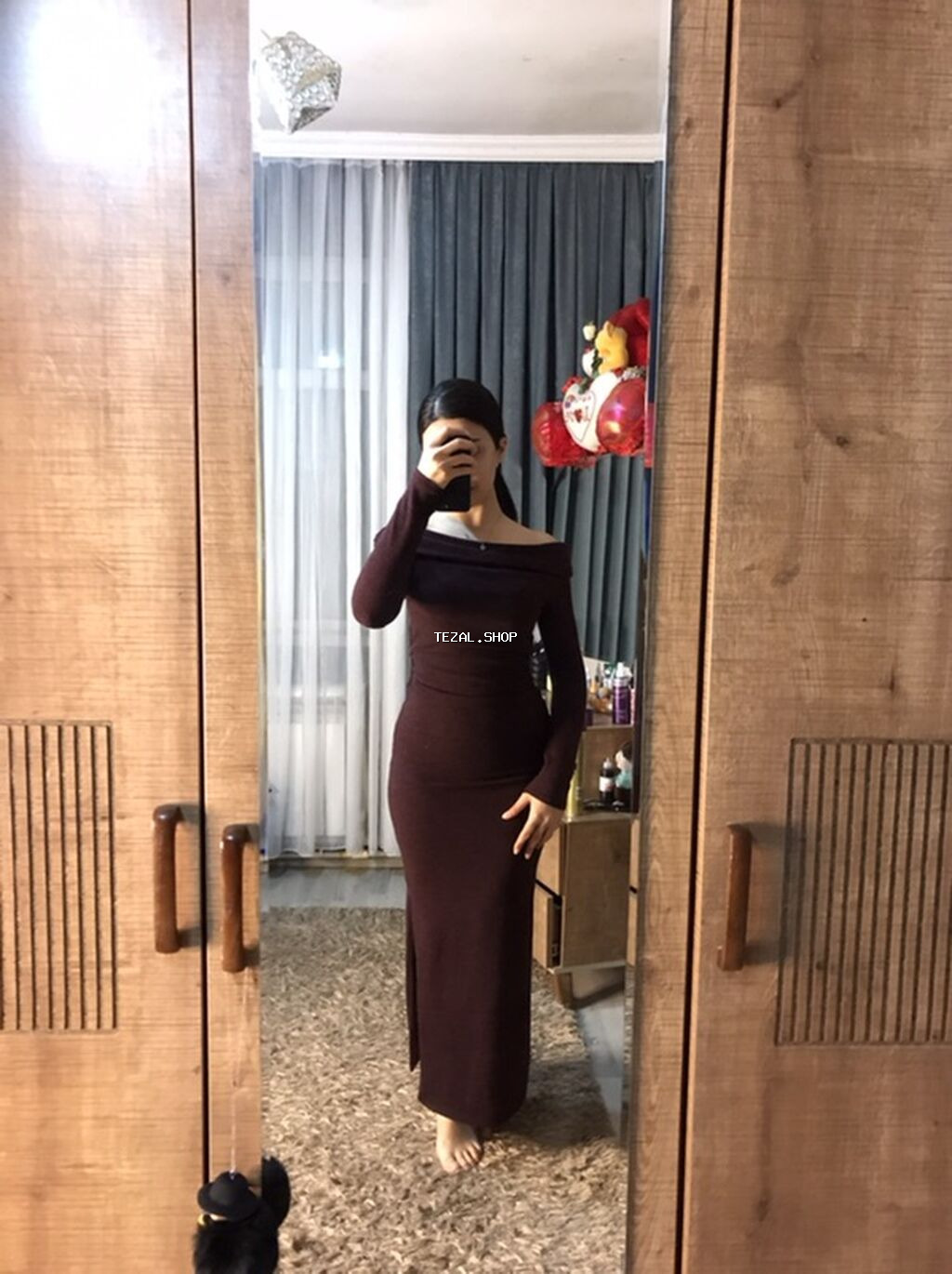 Qadın paltarı – bordo rəng, uzun, bədənə oturan - Model: off-shoulder