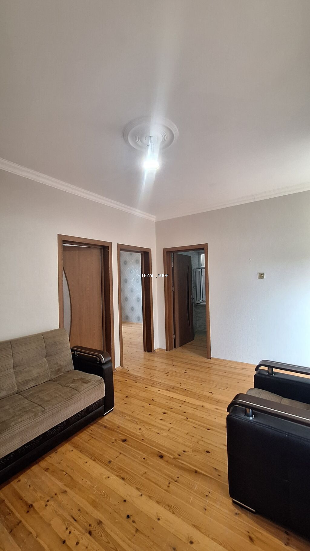 3 otaqlı mənzil – geniş zal, iki yataq otağı və ayrı mətbəx