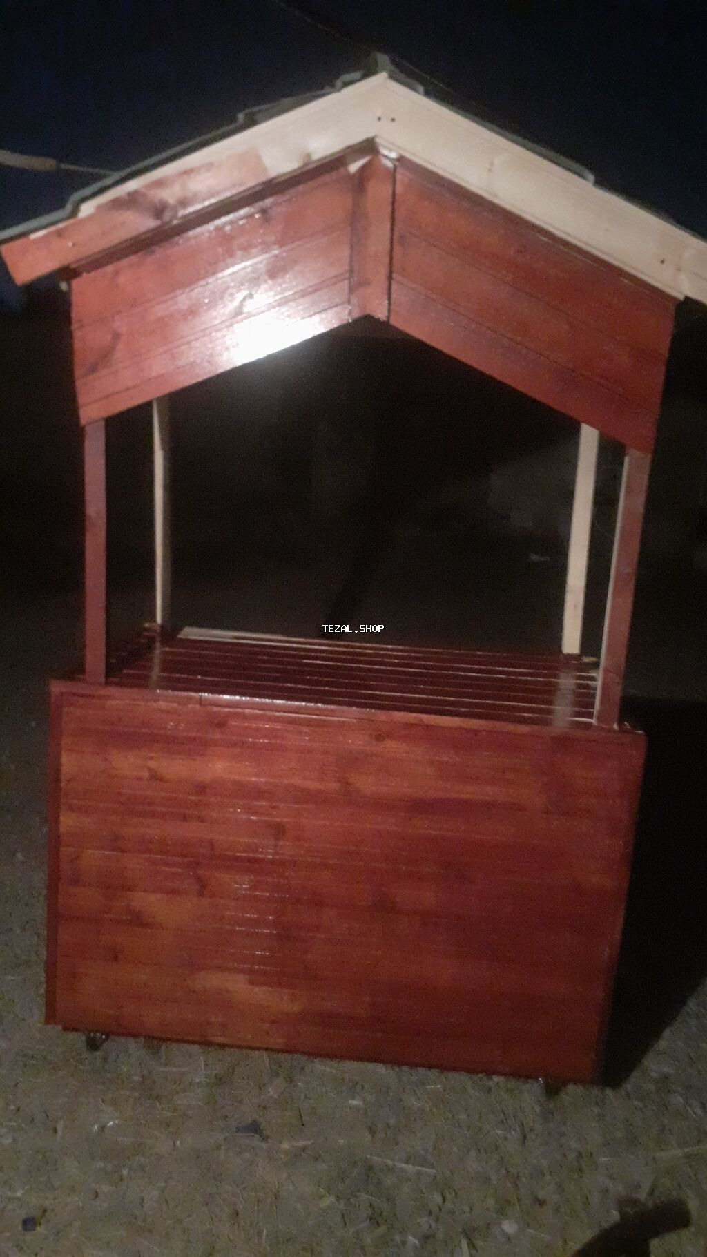 Taxtadan hazırlanmış ticarət köşkü. Bu köşk hər cür ticarət fəaliyyəti - şəkil 2