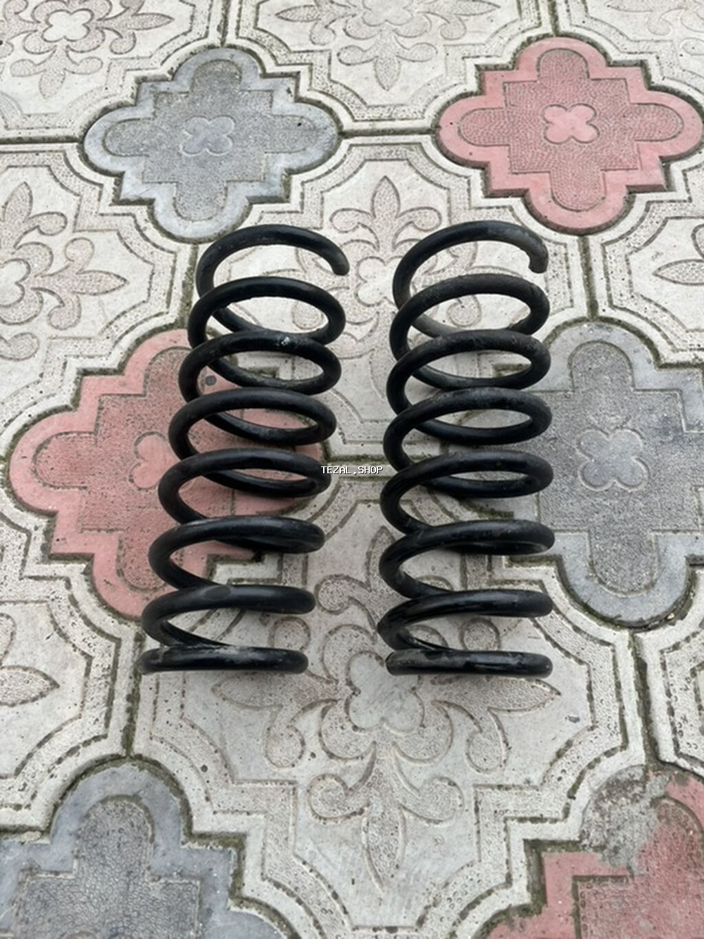 Kia ceed heçbek üçün arxa yaylar. Bir diş kəsilib, maşına vidli duruş