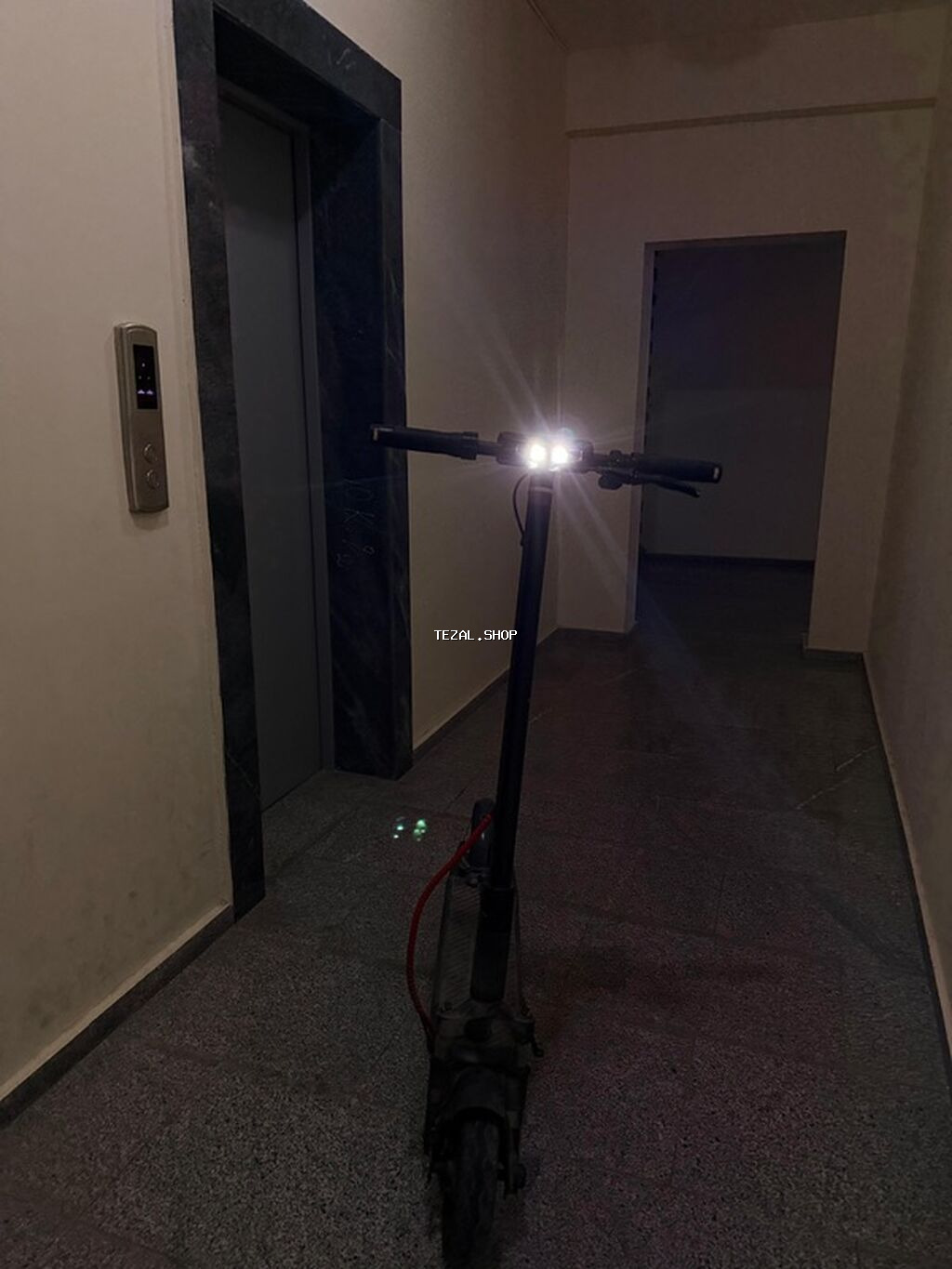 Elektrik skuter - Qara rəngli şəhər tipli elektrik skuter - Geniş