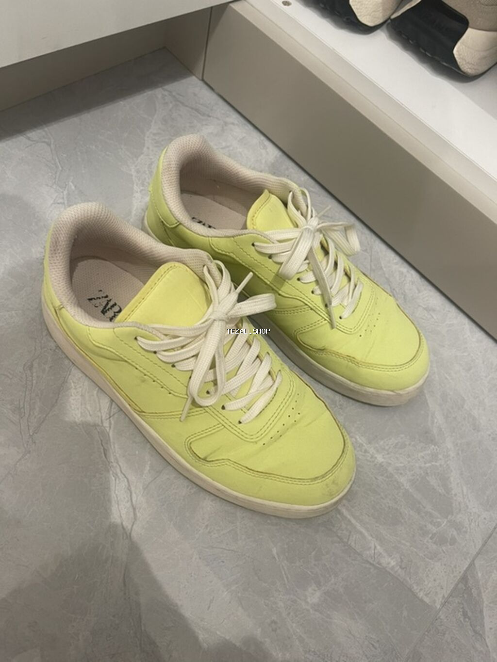 ZARA brendinin idman üslublu krossovkaları - Rəng: açıq neon-sarı - şəkil 2