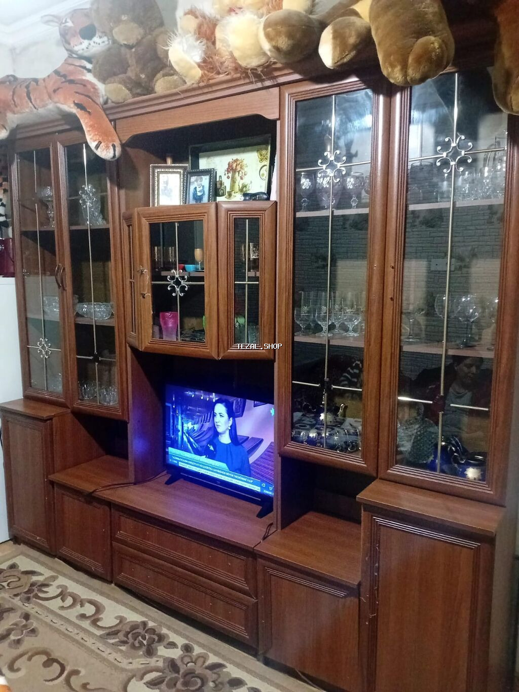 Qonaq otağı və yataq otağı üçün tam mebel dəsti - Rəng və material