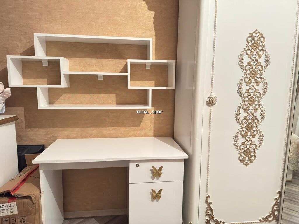 Ağ rəngdə iş/oxu masası və divar rəfi dəsti - Material: laminat/MDF