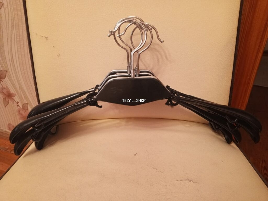 Çox keyfiyyətli asılqanlar 0.90 qəpik.ag və qara rəngi var