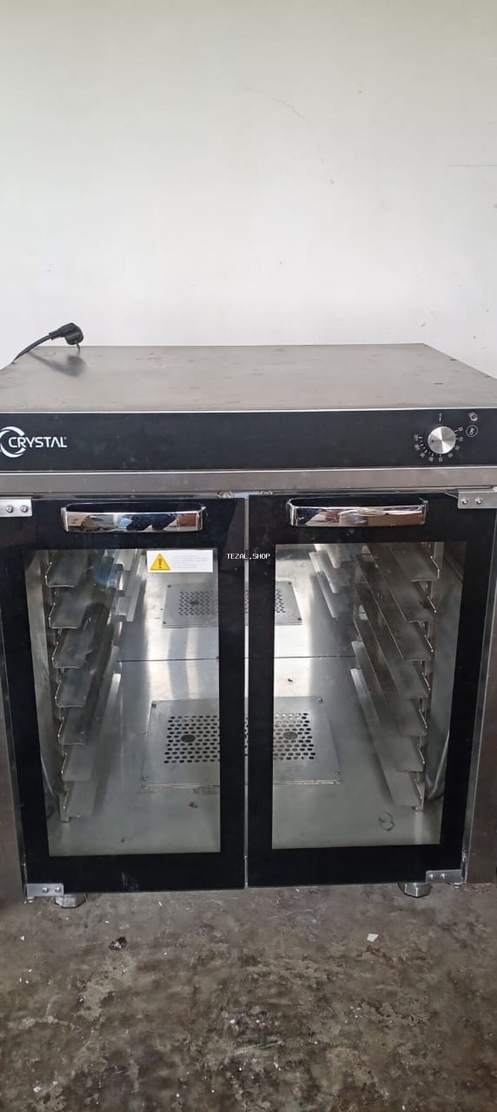 CRYSTAL markalı təzədir. - İki şüşə qapılı korpus: içərini asan