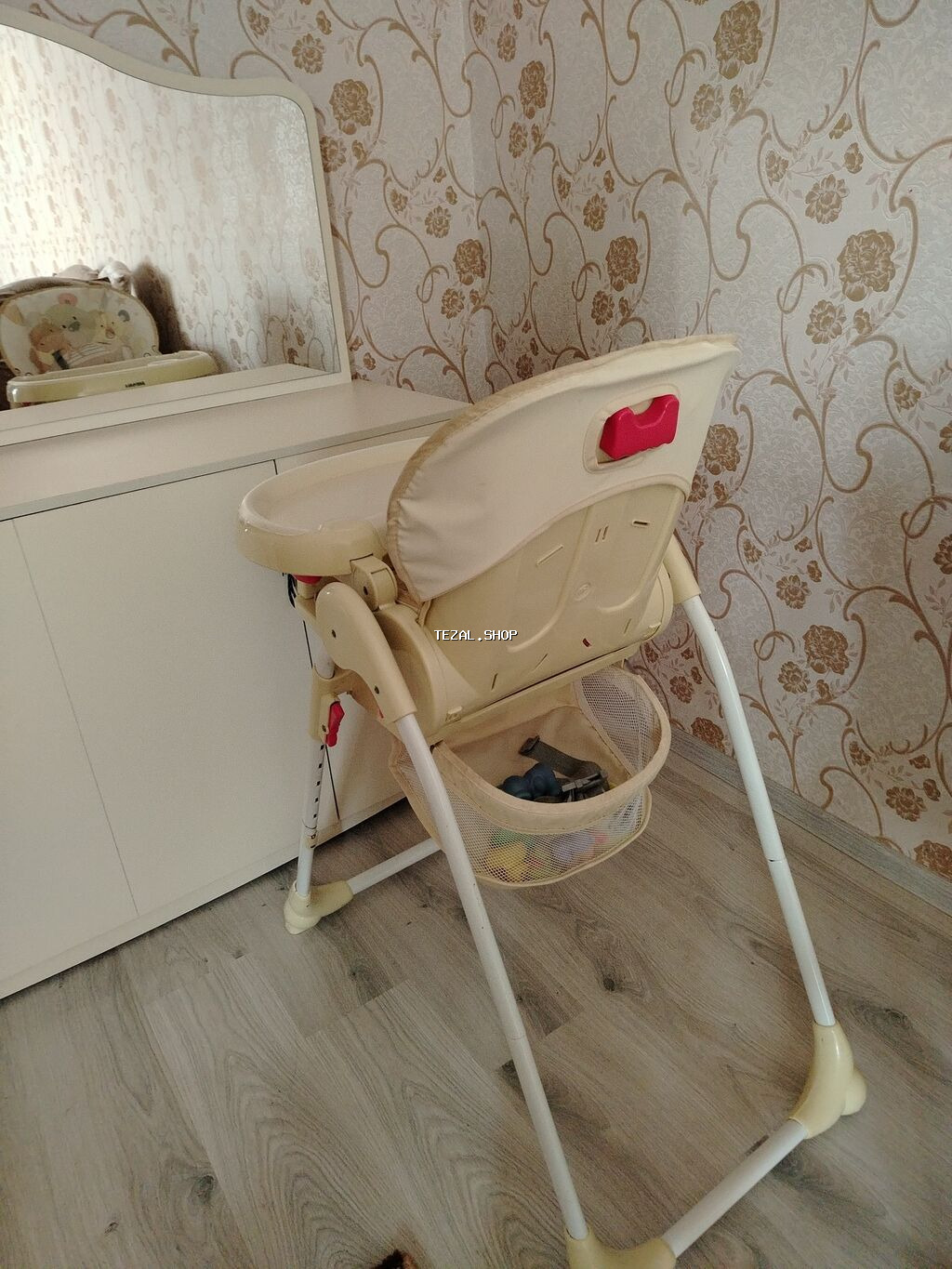 Uşaq üçün yemək stulu - Rəng: krem/bej tonları, ağ metal ayaqlar -