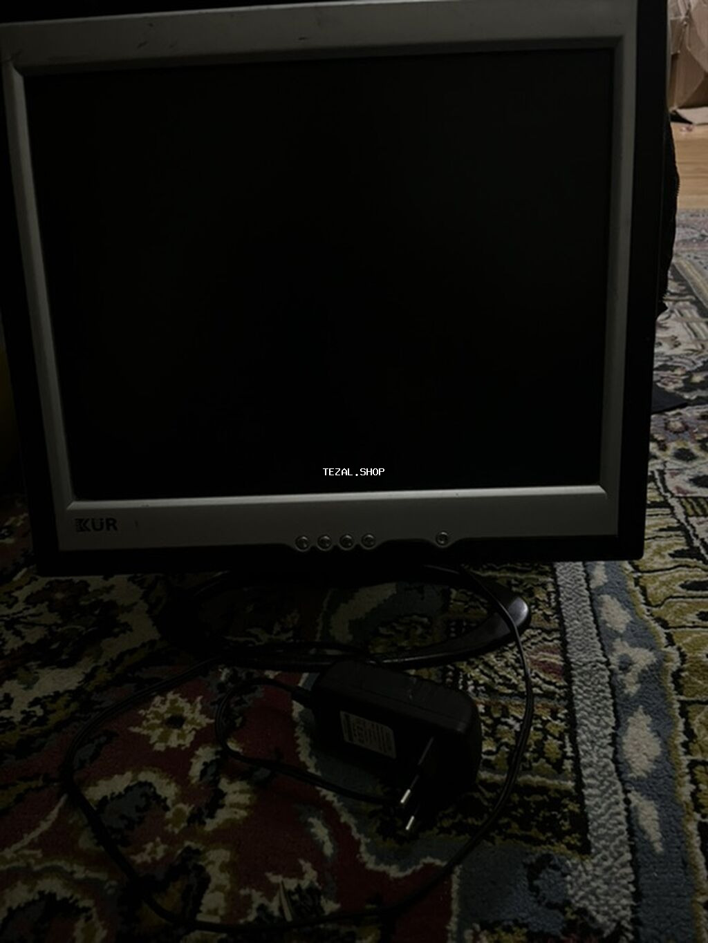 KÜR markalı LCD monitor və enerji adapteri - Ekran: düz LCD panel