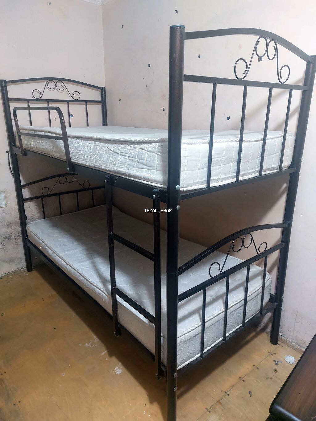 Metall iki mərtəbəli çarpayı – döşəklərlə