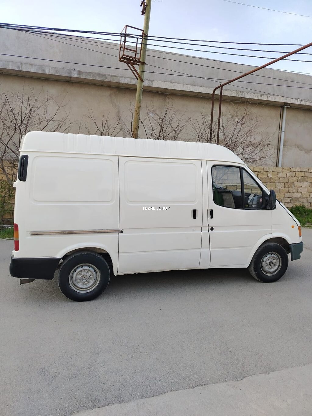 Ford Transit yük mikroavtobusu - Kuzov: uzun və yüksək tavanlı, ağ