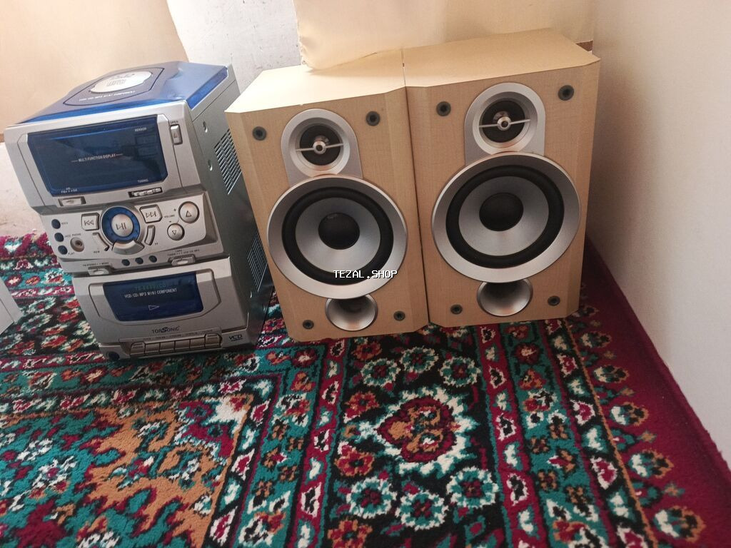 Kompakt musiqi mərkəzi və iki ədəd akustik kolonka dəsti