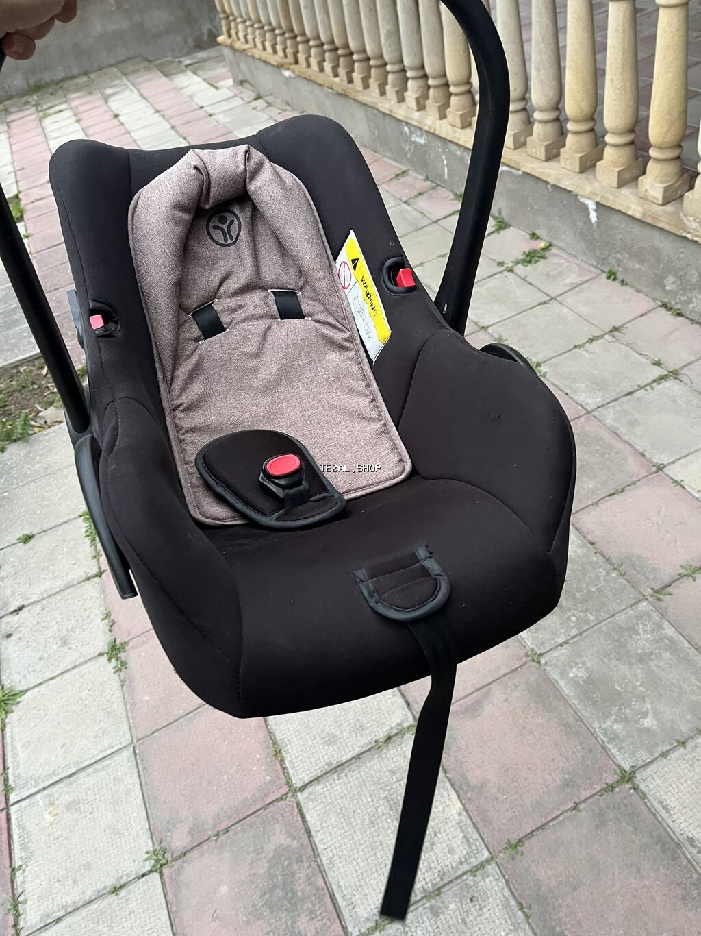 Usaq ucun avtokreslo. Bunu istiyen olsa boyugude movcuddur. Whatsapa