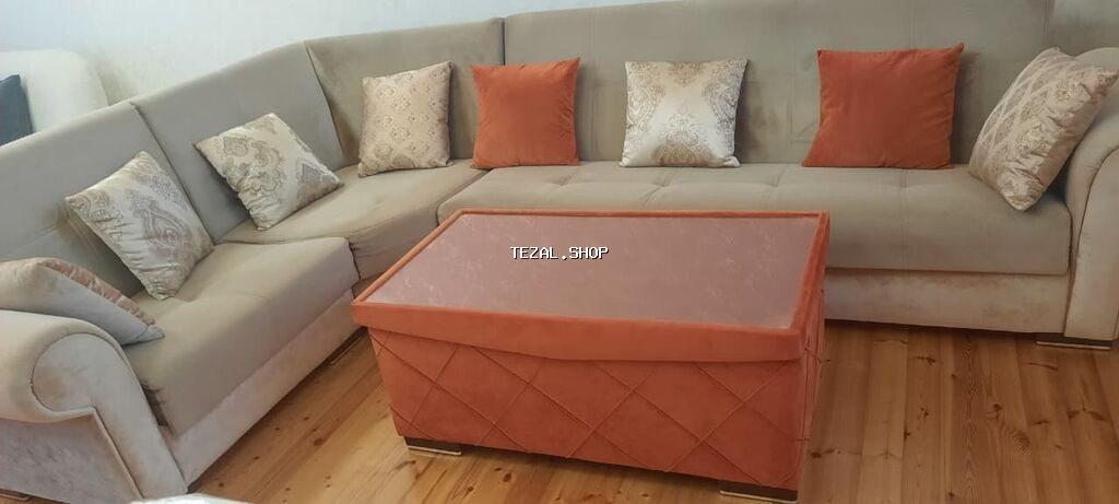 N17Kunc divan 400azn. Olcu 2×1.80sm. Acilir ve bazalidir. Jurnal masa