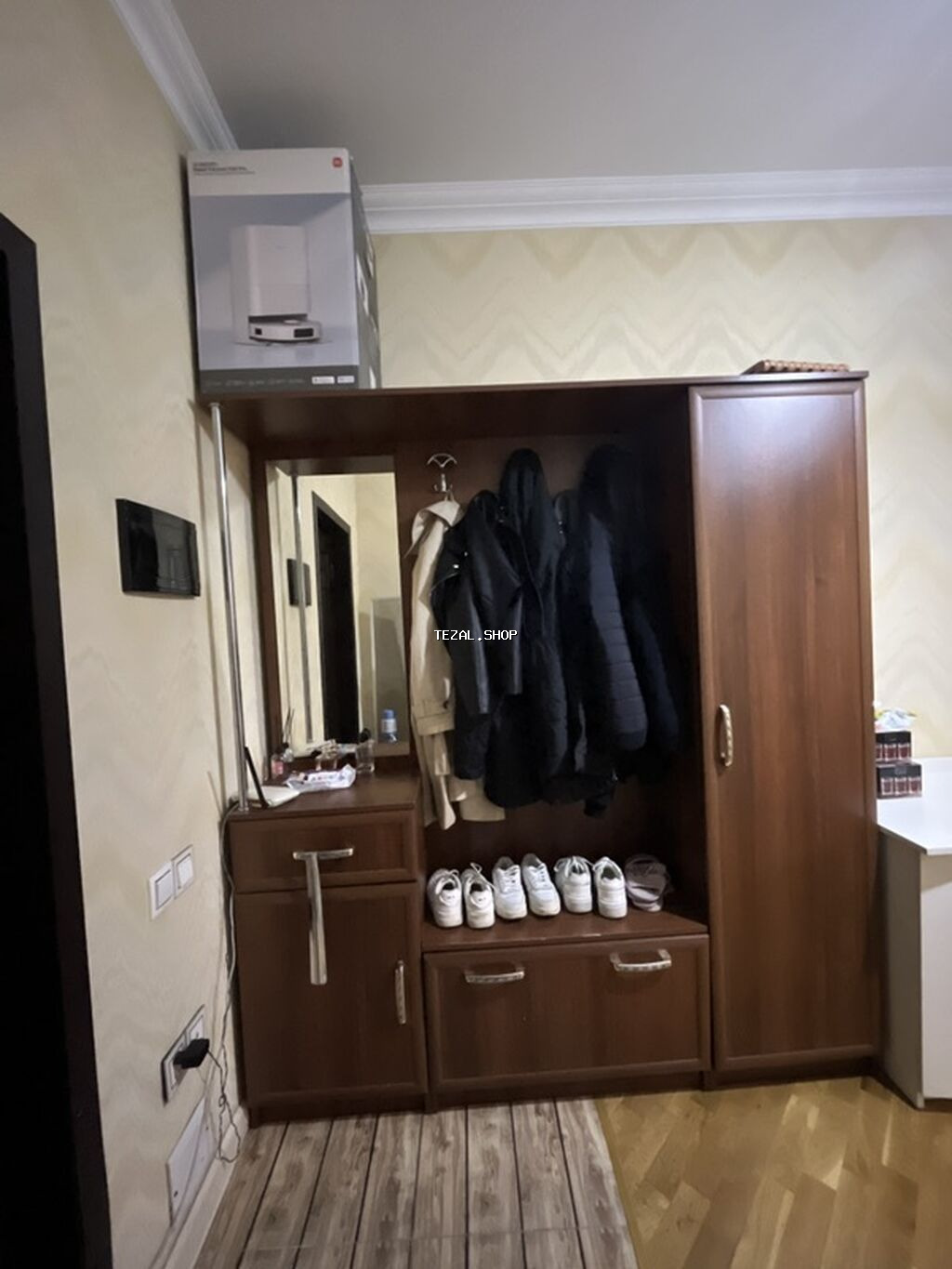 İşlənmiş, 2 qapılı, Güzgülü, Qəhvəyi, Digər material, Açılan, Düz dolab