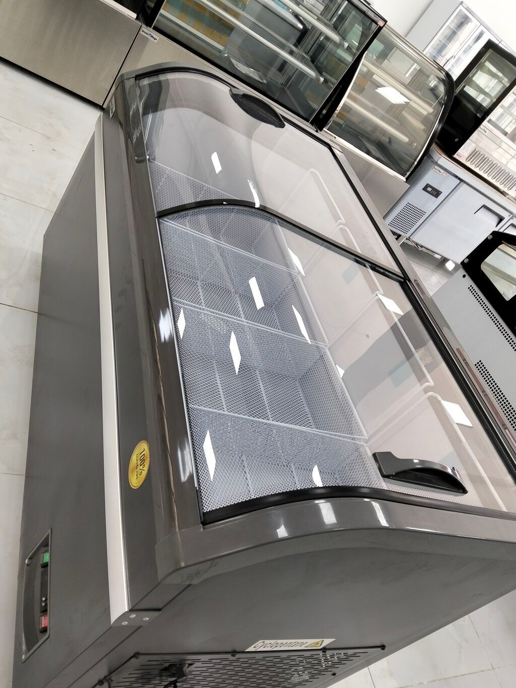 Şüşəli dondurucu