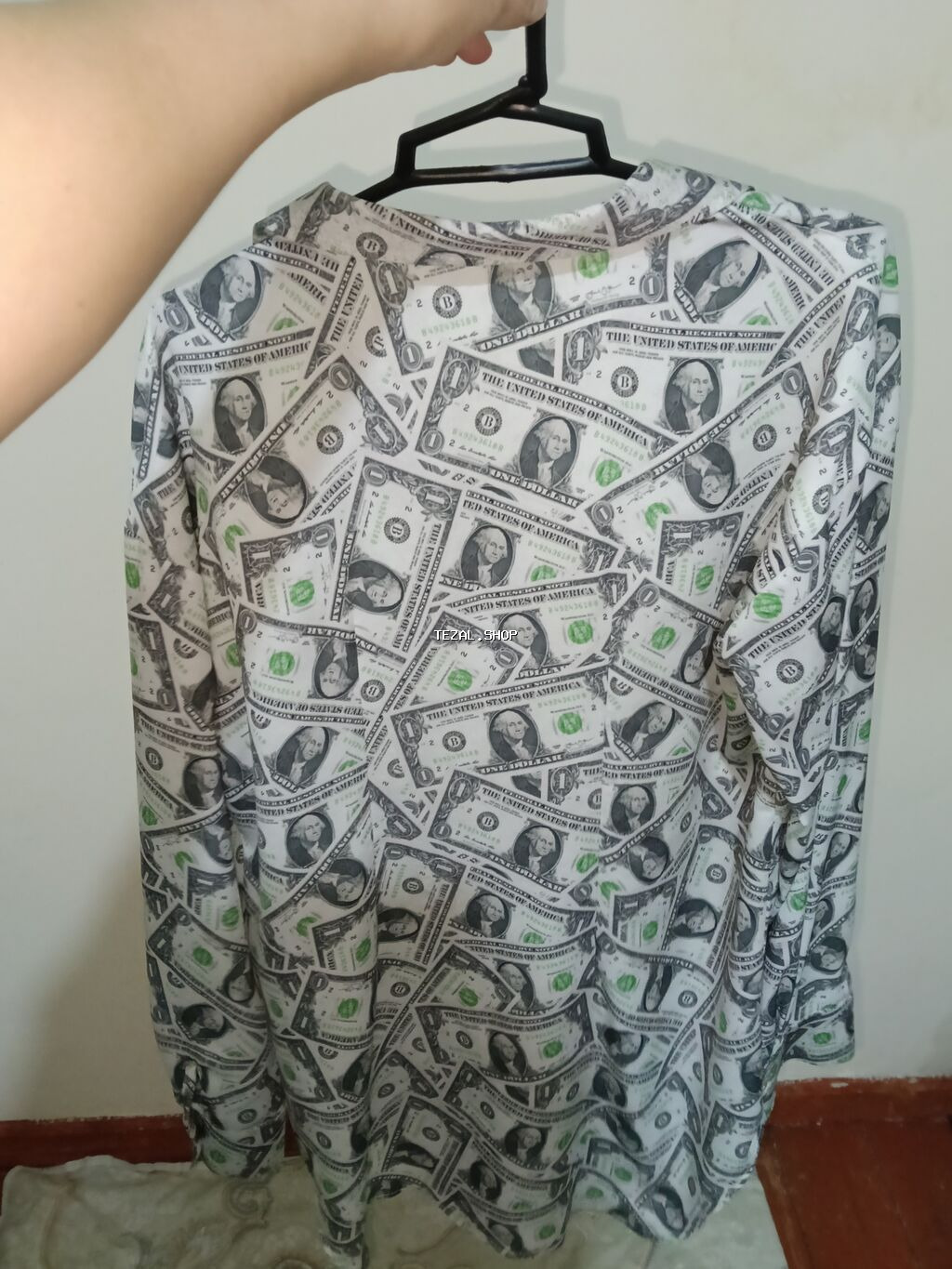 Pul naxışlı köynək - Model: Dəriyə yüngül oturan, düyməli, uzunqoll