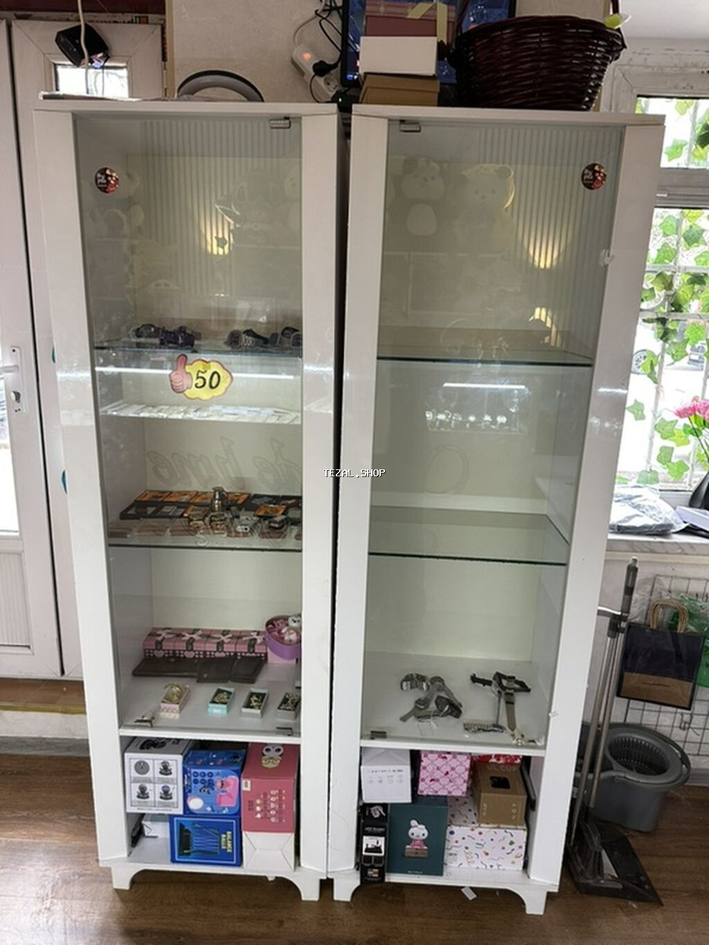 Şüşəli dolab vitrini, İşlənmiş, Ünvandan götürmə - şəkil 2