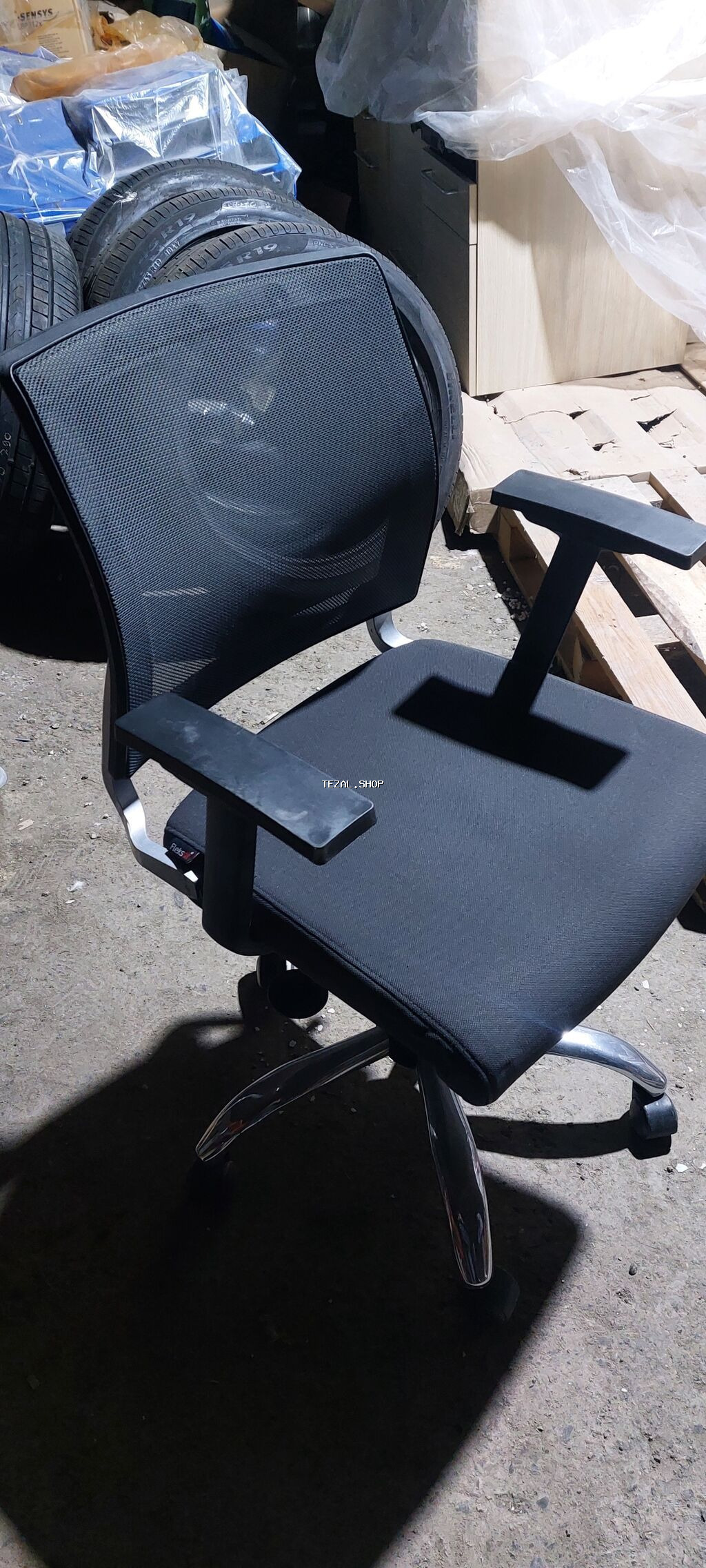 18 ədəd var bu kreslodan formadır yerli istehsal deyil möhkəmdir