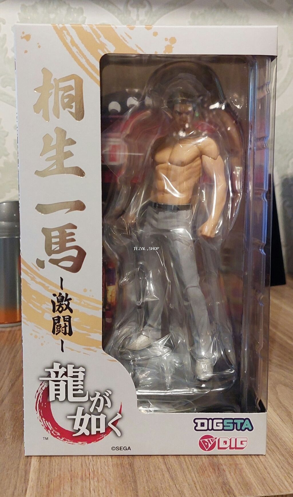 Yakuza oyunundan Kiryu fiquru. Fiqur tam orijinal Digsta firmasının