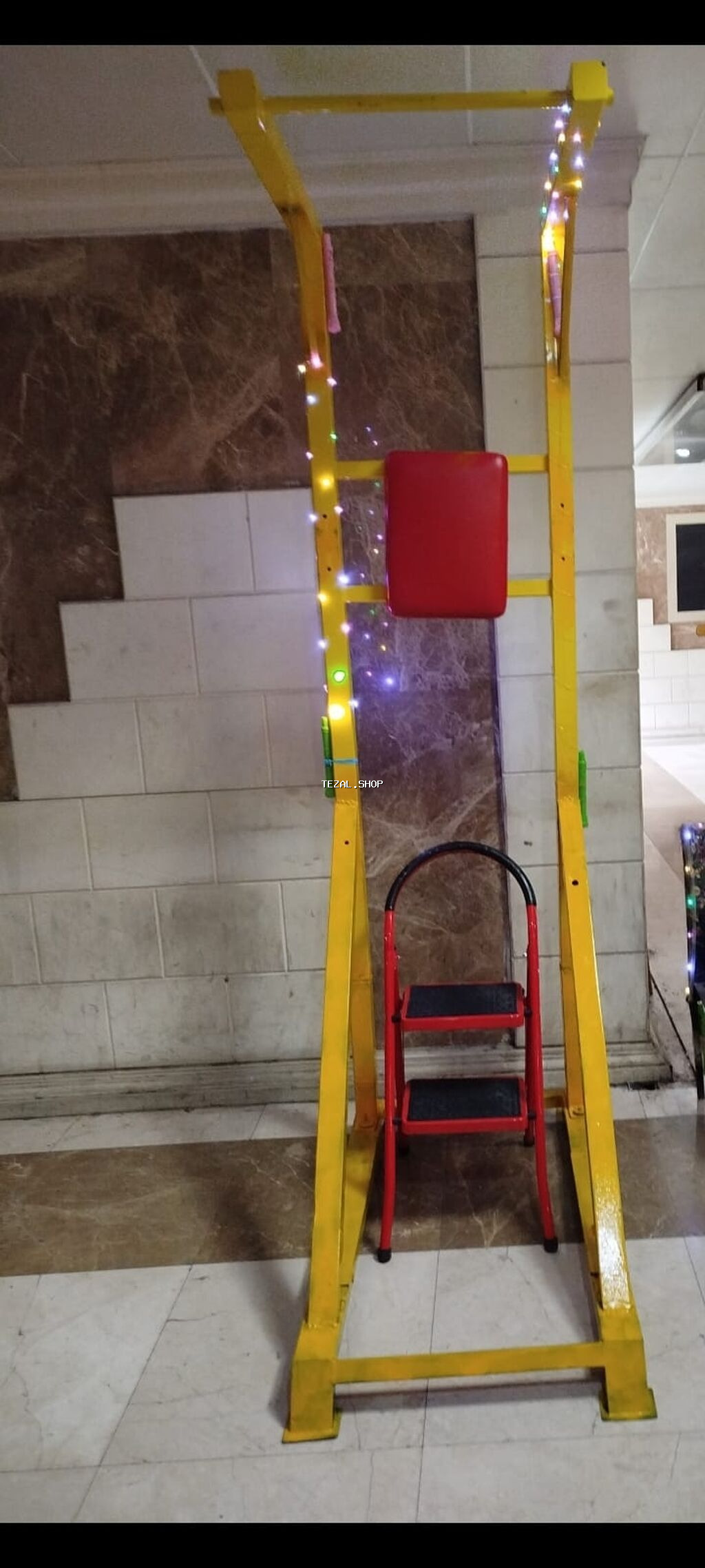 Turnik satılır material möhkəm metal karkas, sarı rəngdə rahat çıxmaq