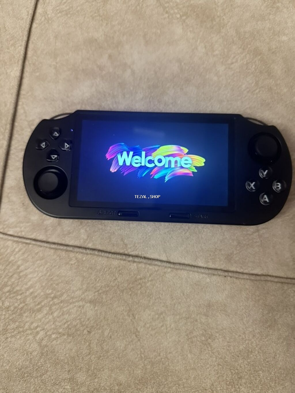 Portativ oyun konsolu SF3000. Daxilində 22959 oyun var. Zaryadkanı əla