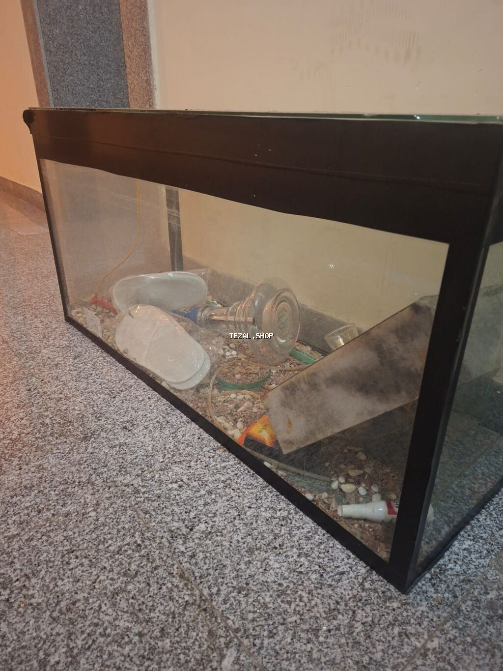Akvarium şüşə tank satilir. Isteyen elaqe saxlasin. Unvan Baki. -