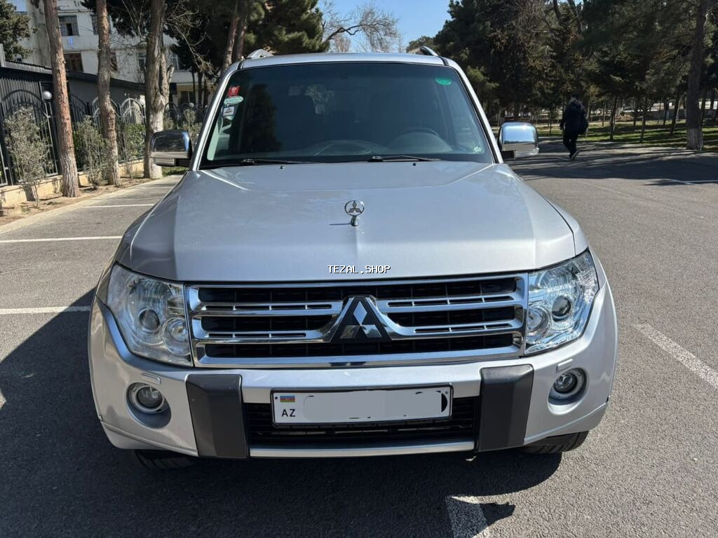 Mitsubishi Pajero: 3.5 l | 2011 il 236000 km Ofrouder/SUV