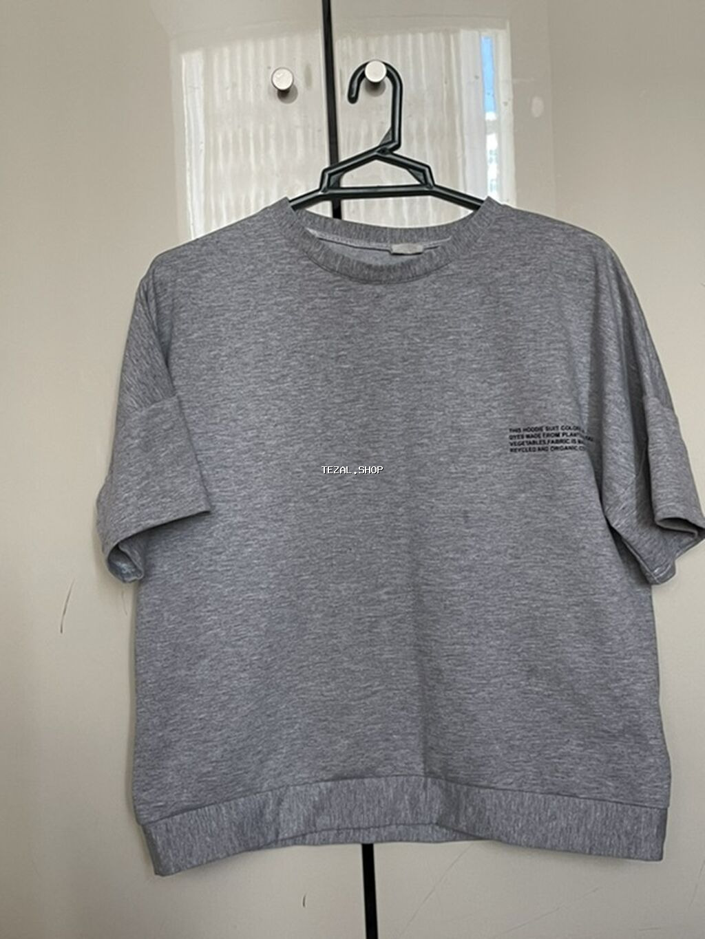 Boz rəngli qısaqol sweatshirt/T-shirt. - Model: basic, dairəvi