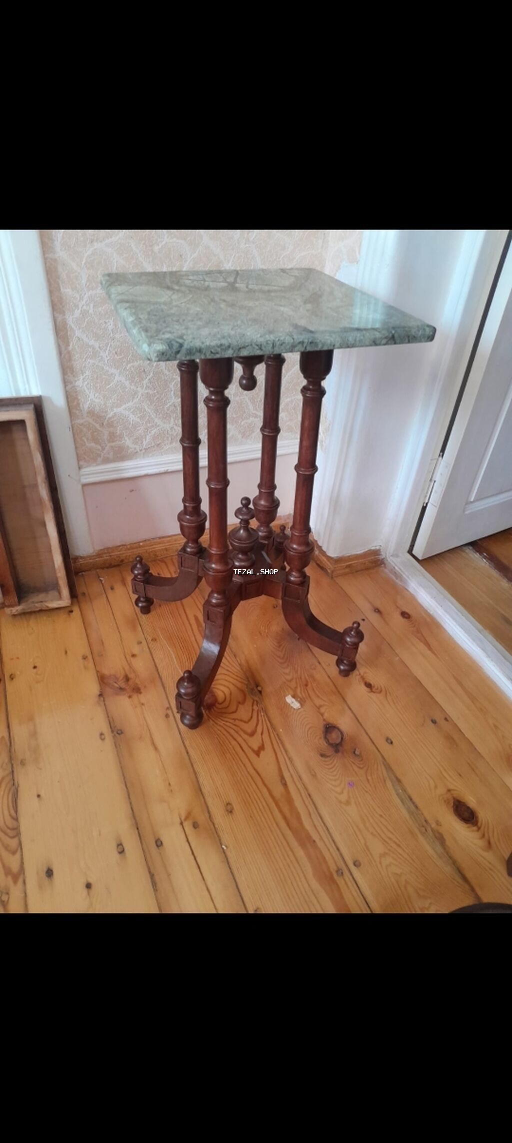 Açılmayan, Mərmər, Kvadrat masa