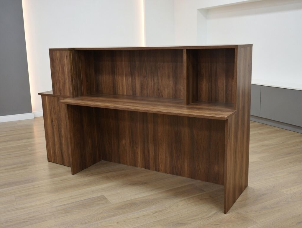 Mağaza bağlandığı üçün Şkaflar, rəflər və vitrinlər dəyərindən aşağı