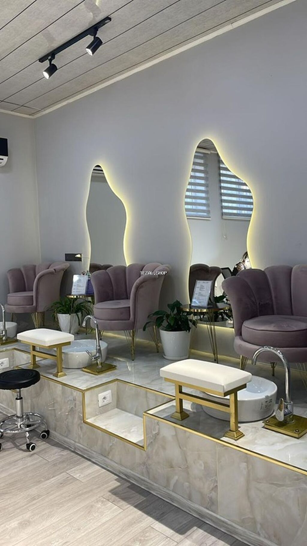 Gözəllik salonu üçün tam təchizatlı pedikür/manikür və saç yuma zonası