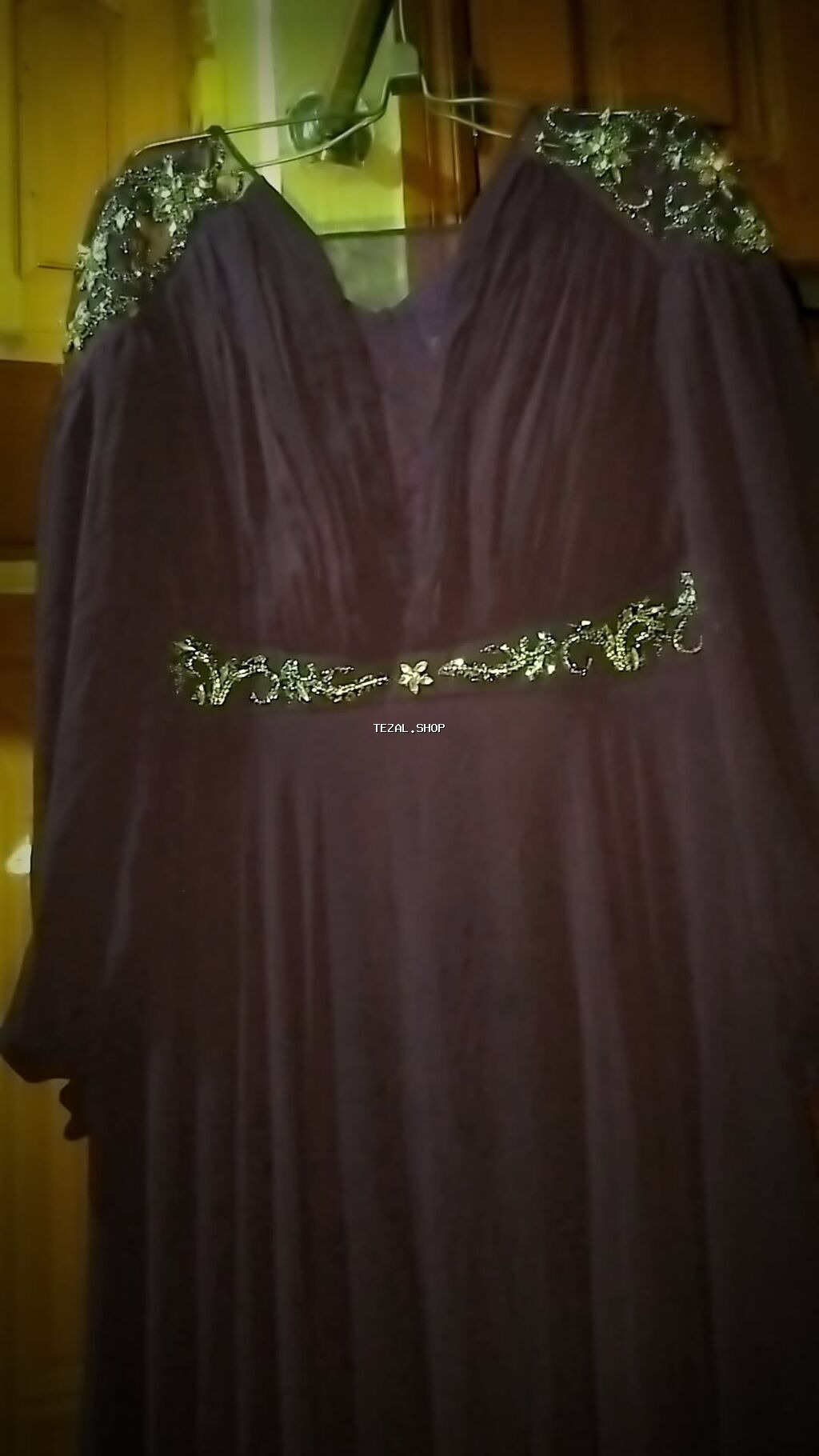 Bənövşəyi rəngdə uzun ziyafət/gecə geyimi. Üst hissəsi V dekolte - şəkil 2